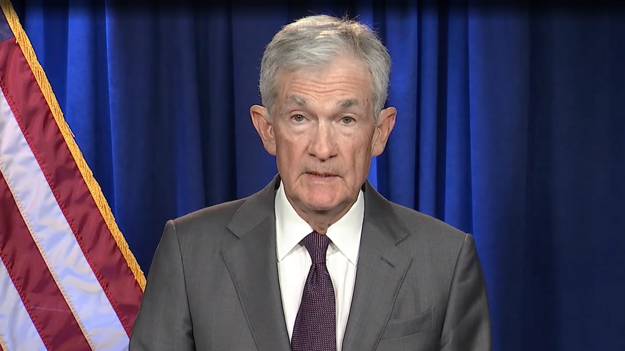 Jerome Powell presidente Reserva Federal enfrenta citaciones Departamento de Justicia por renovaciones edificios.