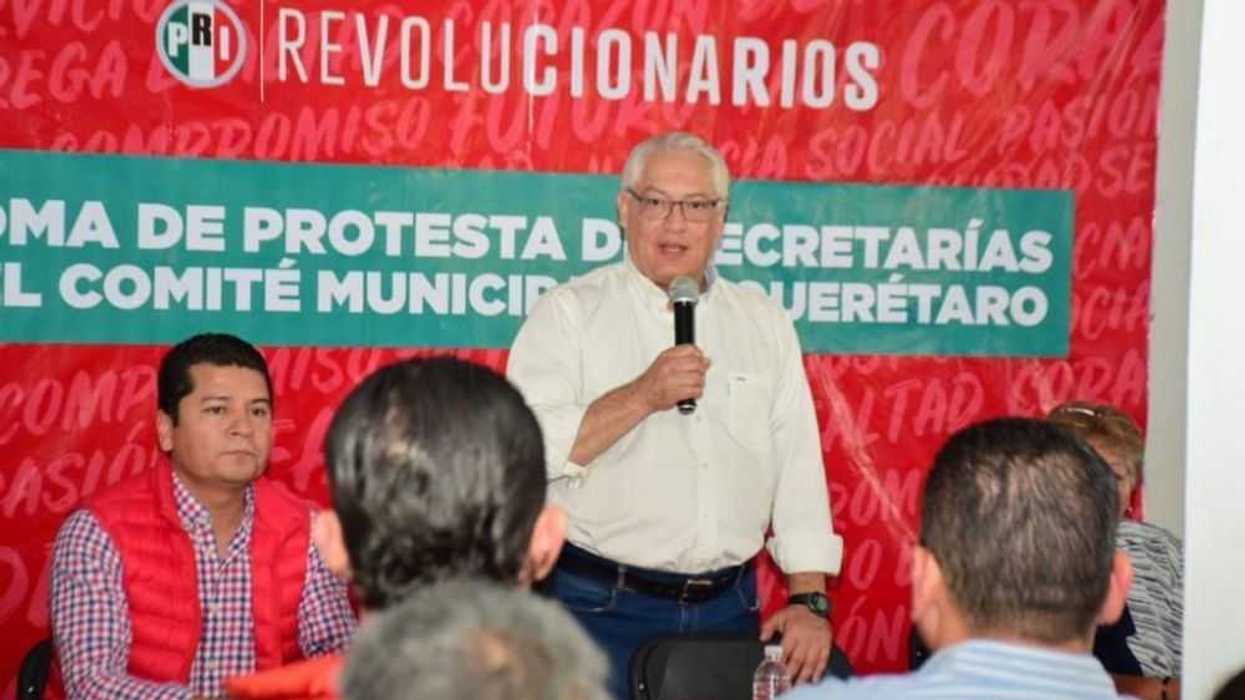 Jorge Cevallos presenta su renuncia al PRI en Querétaro.