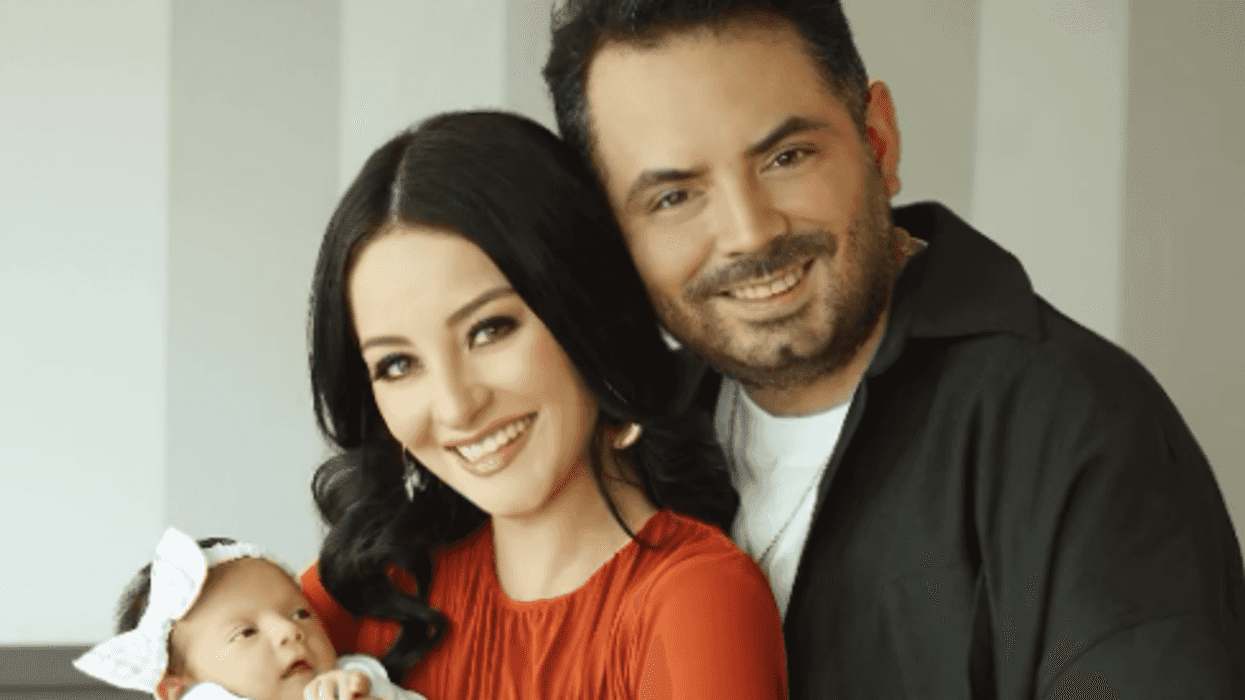José Eduardo Derbez y Paola Dalay presentan a su hija Tessa. AGENCIA MÉXICO.