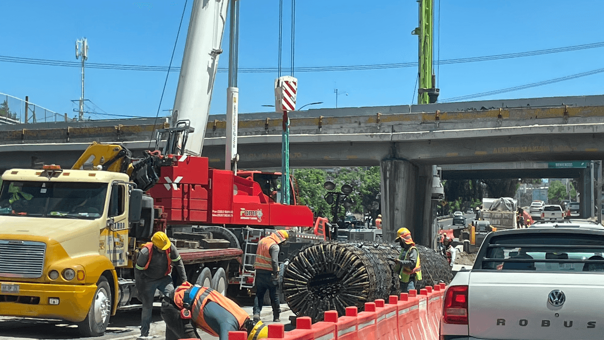 José Pío X Salgado Tovar, secretario de Desarrollo Urbano y Obras Públicas, afirmó que es muy remoto el riesgo de afectaciones a viviendas por las obras del muro de contención del tren México-Querétaro en la zona de Álamos.