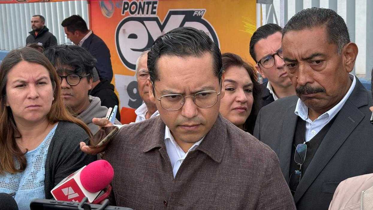 Josué Chepe Guerrero Trápala, alcalde de Corregidora, durante conferencia sobre ajustes en su gabinete municipal