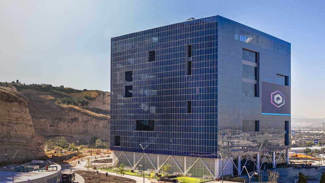 Jóvenes emprendedores participan en sesión de trabajo dentro del Centro de Innovación BLOQUE del municipio de Querétaro