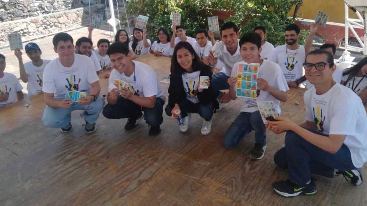 Jóvenes reinventan la Felicidad a través de juegos tradicionales.