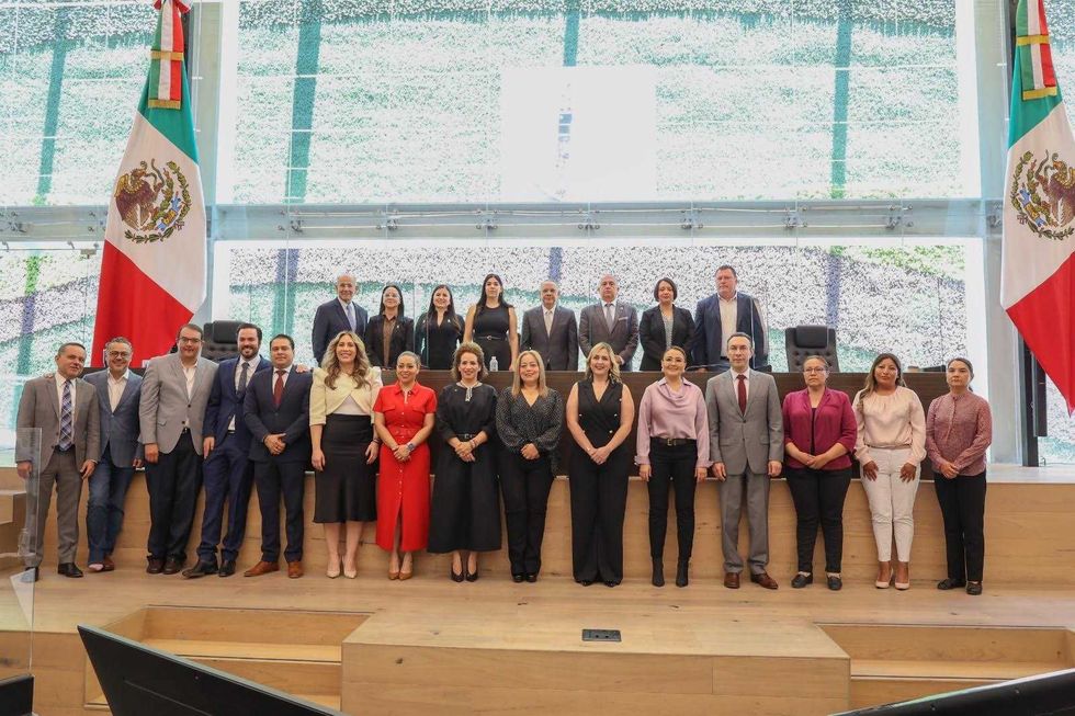 Juan Pablo Rangel Contreras, magistrado presidente del Tribunal de Justicia Administrativa de Quer\u00e9taro, entrega informe anual ante la LXI Legislatura