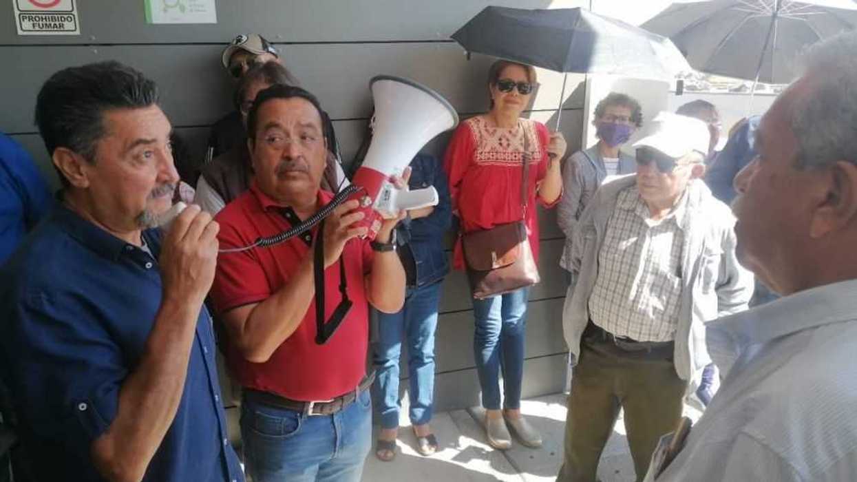 Jubilados y Pensionados del Magisterio protestan en Congreso de Querétaro.