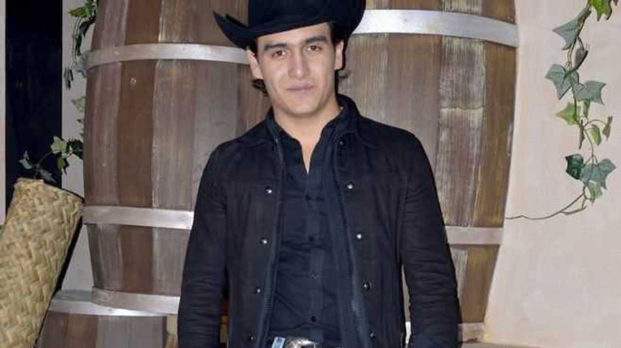 julian-figueroa-se-besa-dos-mujeres-novia-esta-embarazada