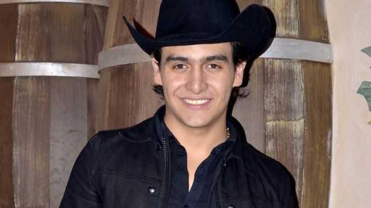 julian-figueroa-visita-tumba