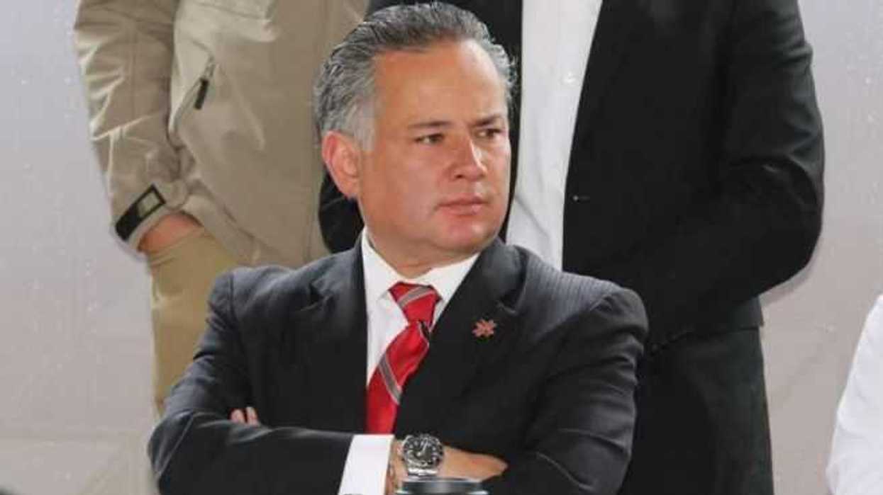 Juristas acusan al exjefe de la UIF, Santiago Nieto, de enriquecimiento ilícito.