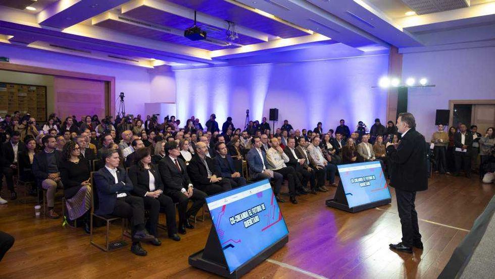 Kuri González plantea fortalecimiento institucional como prioridad ante retos 2026 en foro con academia, empresarios y sociedad civil.