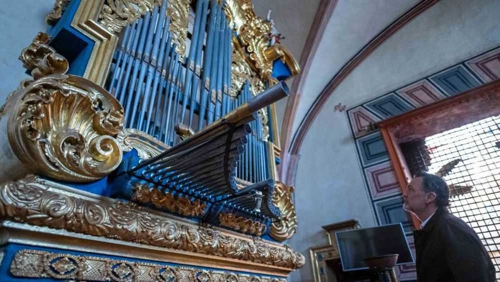 Kuri y Macías supervisan restauración de Santa Rosa de Viterbo.