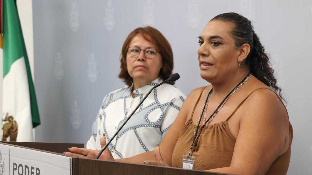 La activista María José y la diputada Rosalba Vázquez Munguía durante una rueda de prensa sobre amenazas a colectivos LGBT+ en Querétaro.