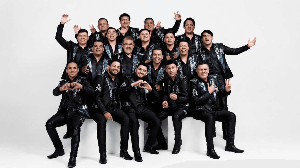 La Arrolladora Banda El Limón, de René Camacho, en fotografía oficial del grupo previa a su participación en México Canta 2026