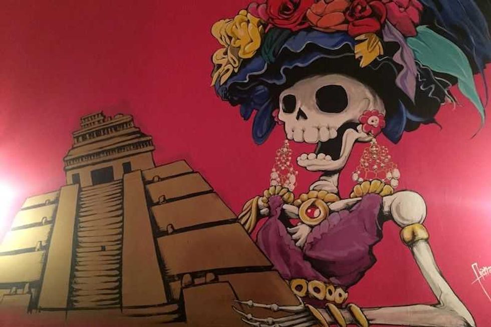 la catrina conquista barcelona con su comida tipica mexicana