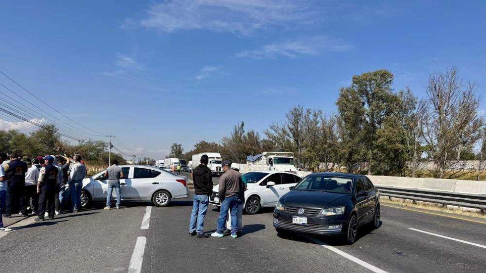 La circulación se restableció luego de que autoridades estatales aceptaran instalar mesa de negociación con conductores.