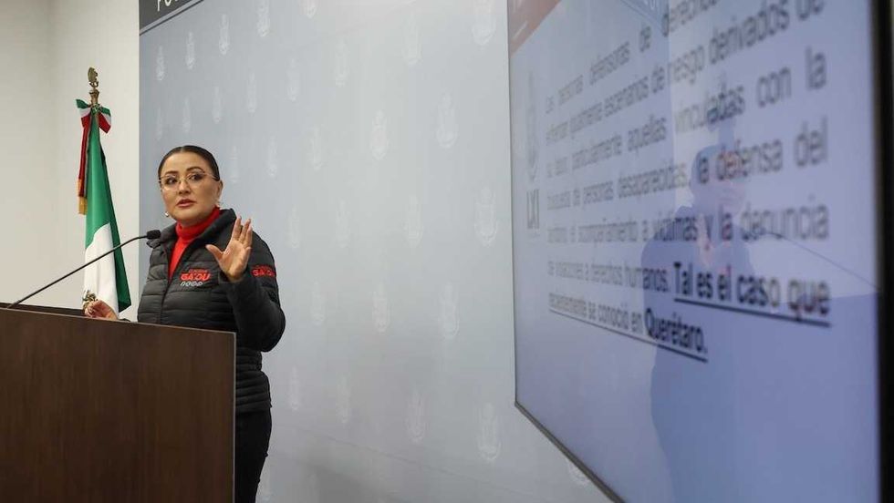 La diputada Claudia D\u00edaz Gayou durante la presentaci\u00f3n de la iniciativa de reforma constitucional en el Congreso del Estado de Quer\u00e9taro.