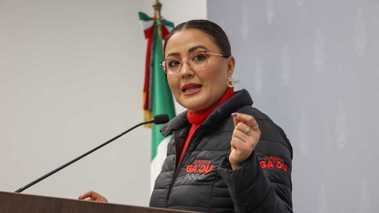 La diputada Claudia Díaz Gayou durante la presentación de la iniciativa de reforma constitucional en el Congreso del Estado de Querétaro.
