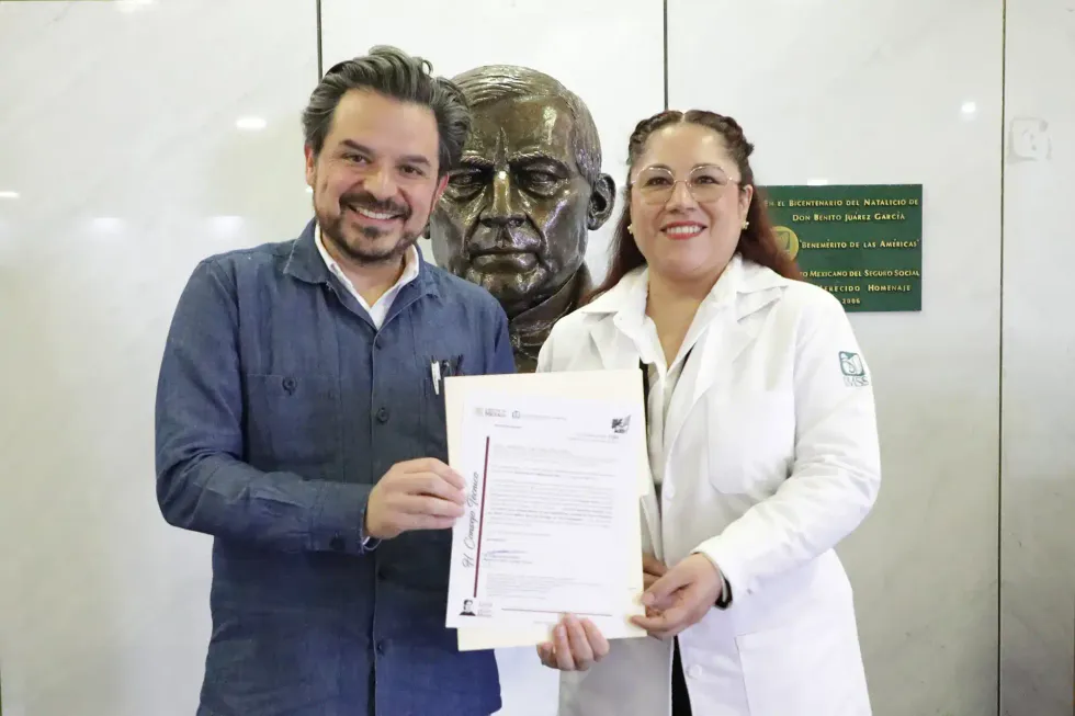La doctora Wendolyn S\u00e1nchez Cruz hace uso de la palabra durante la sesi\u00f3n del H. Consejo T\u00e9cnico del IMSS en que fue designada como titular de la UMAE Hospital de Gineco Pediatr\u00eda No. 48 en Le\u00f3n, Guanajuato.