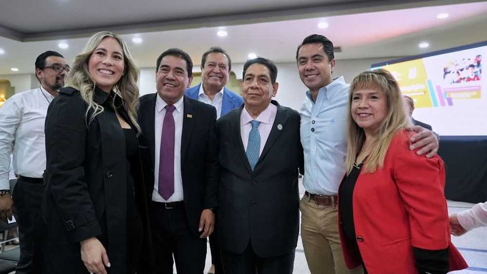 La educación, el arma más poderosa para transformar la sociedad: Felifer Macías.