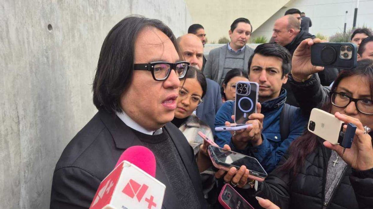 La Fiscalía General del Estado mantiene abierta la investigación por el robo a joyería en Plaza La Victoria, con un detenido vinculado a proceso y búsqueda activa de dos cómplices.