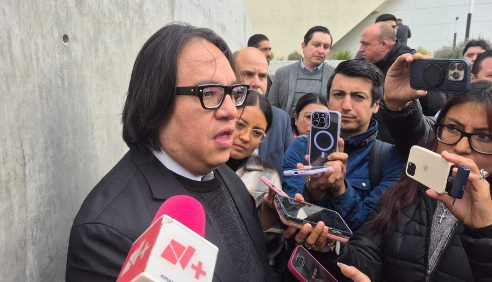 La Fiscalía General del Estado mantiene abierta la investigación por el robo a joyería en Plaza La Victoria, con un detenido vinculado a proceso y búsqueda activa de dos cómplices.