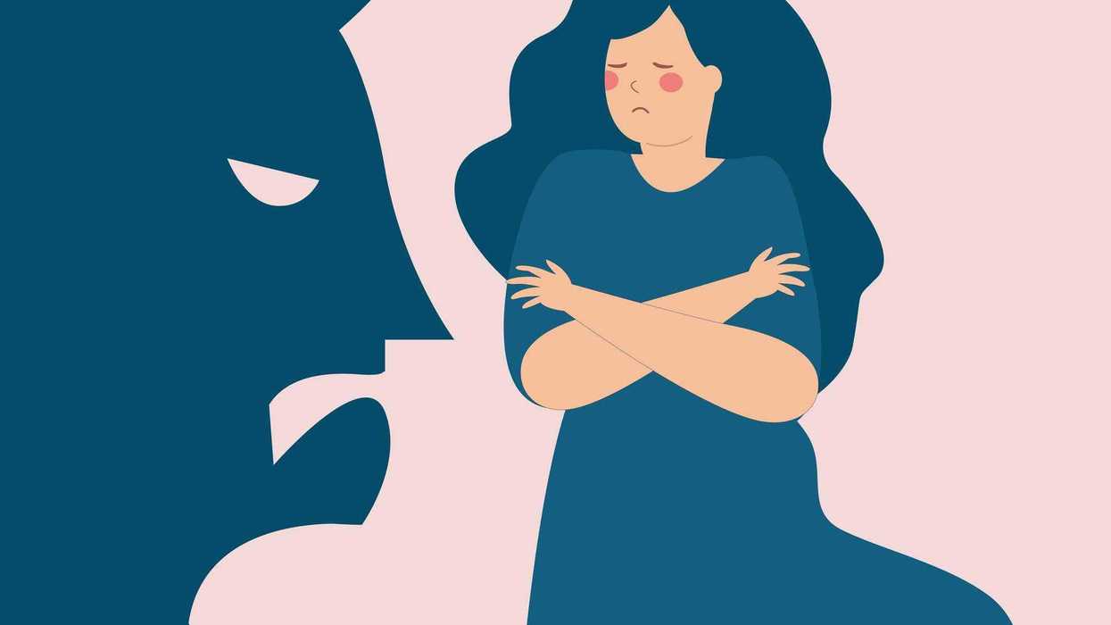 La iluminación del Senado marca el inicio de la campaña por la igualdad y la eliminación de la violencia de género.