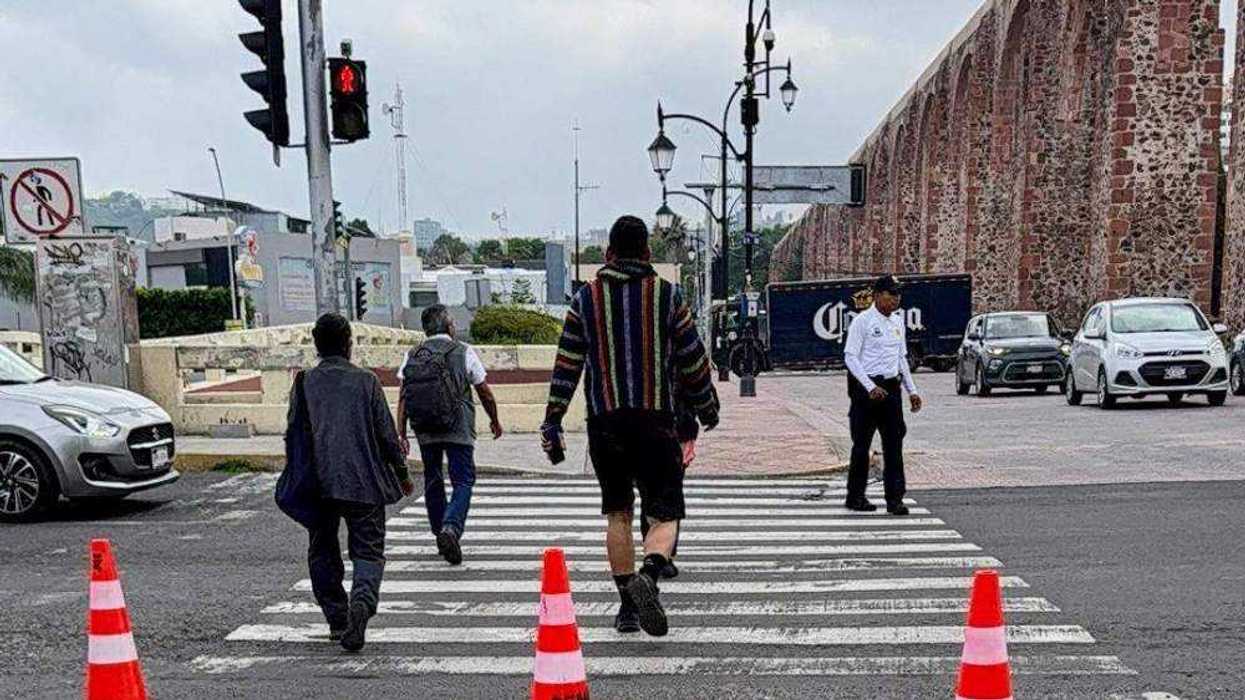 La intersección registra el paso de 800 peatones por hora, justificando las medidas de seguridad vial implementadas por el Municipio de Querétaro.