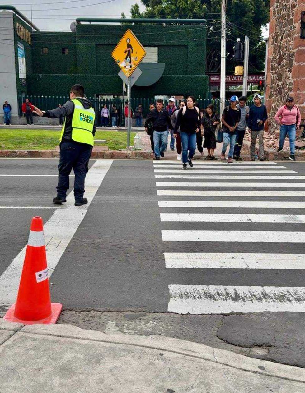 La intersección registra el paso de 800 peatones por hora, justificando las medidas de seguridad vial implementadas por el Municipio de Querétaro.