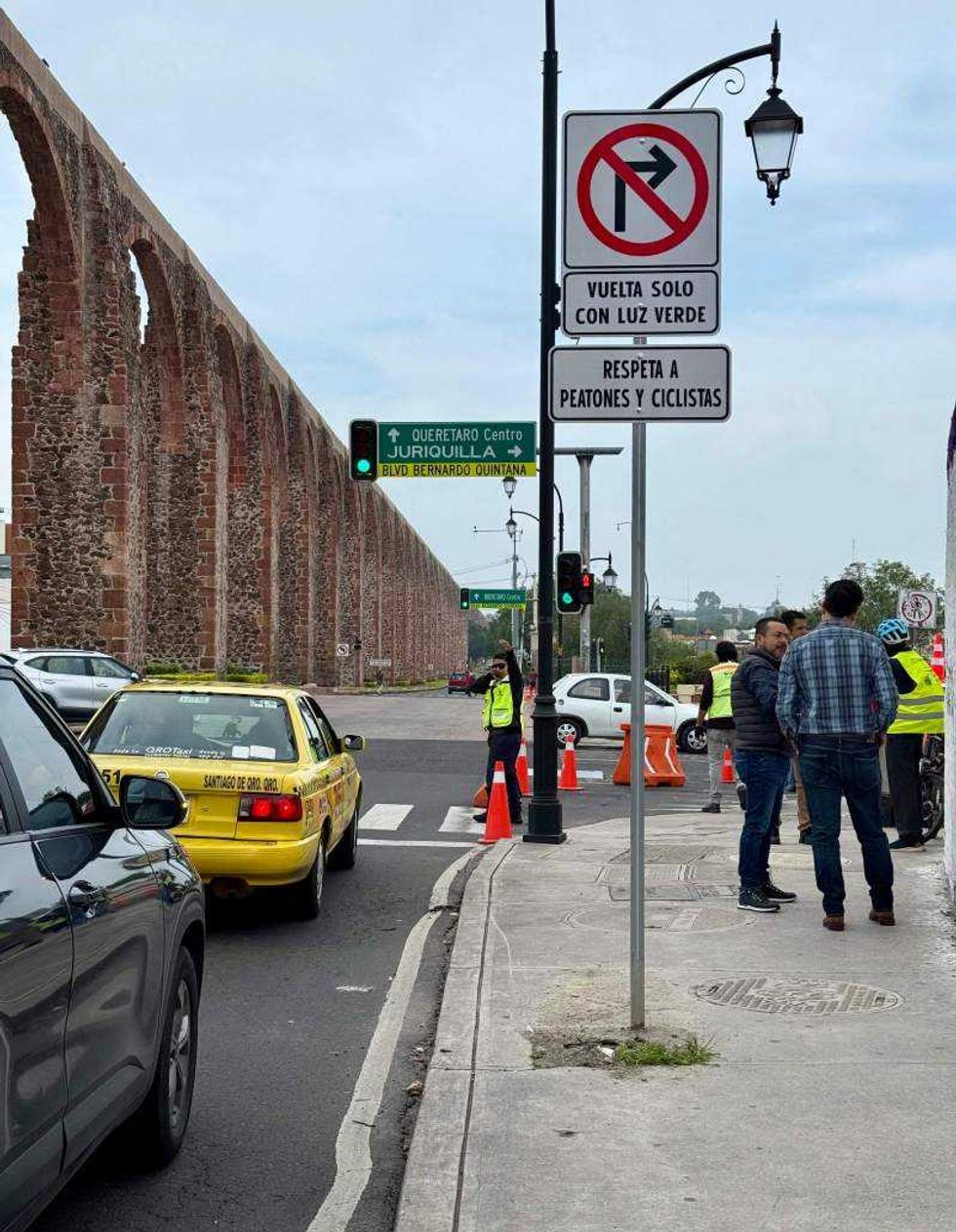 La intersección registra el paso de 800 peatones por hora, justificando las medidas de seguridad vial implementadas por el Municipio de Querétaro.
