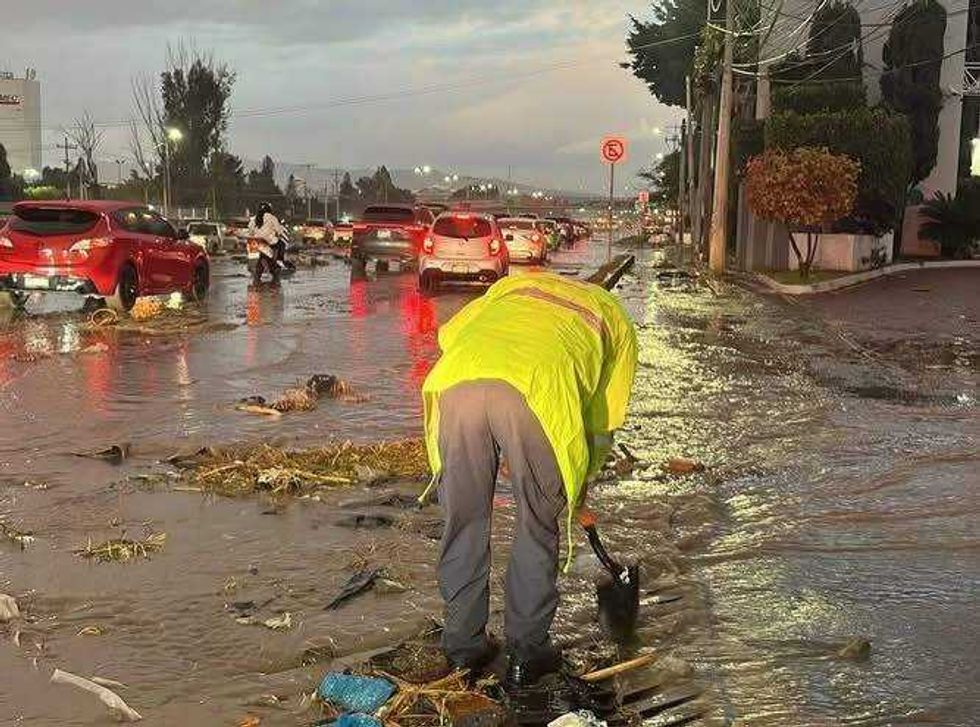 La lluvia del 10 de diciembre provocó encharcamientos temporales en Paseo de la República, zona norte de Querétaro.