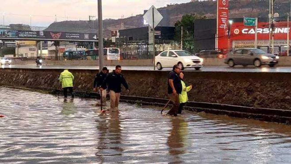 La lluvia del 10 de diciembre provocó encharcamientos temporales en Paseo de la República, zona norte de Querétaro.
