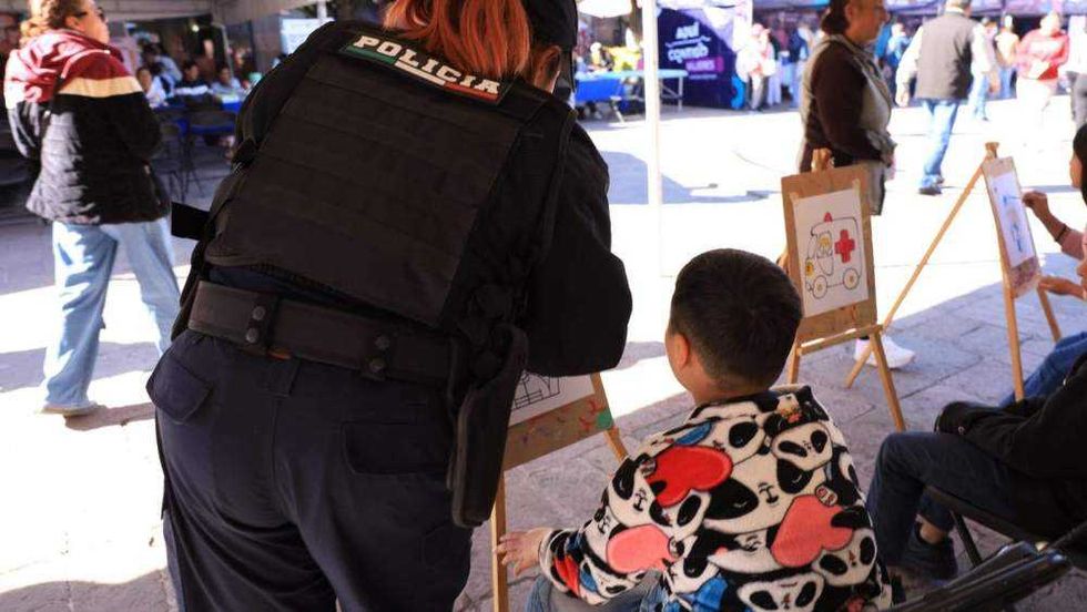 La Mega Jornada de Atención Móvil para la Mujer se realizó en el Jardín de la Familia del Centro Histórico de San Juan del Río con participación de dependencias estatales y municipales.