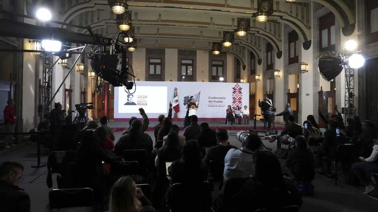 La presidenta Claudia Sheinbaum durante su conferencia matutina, donde habló sobre las sanciones de Estados Unidos contra una presunta red de huachicol investigada por la UIF