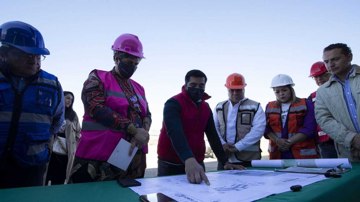 La rectora de la Universidad Autónoma de Querétaro (UAQ), Teresa García Gasca, supervisó los avances de obra de las primeras etapas de los campus de Huimilpan y Corregidora.