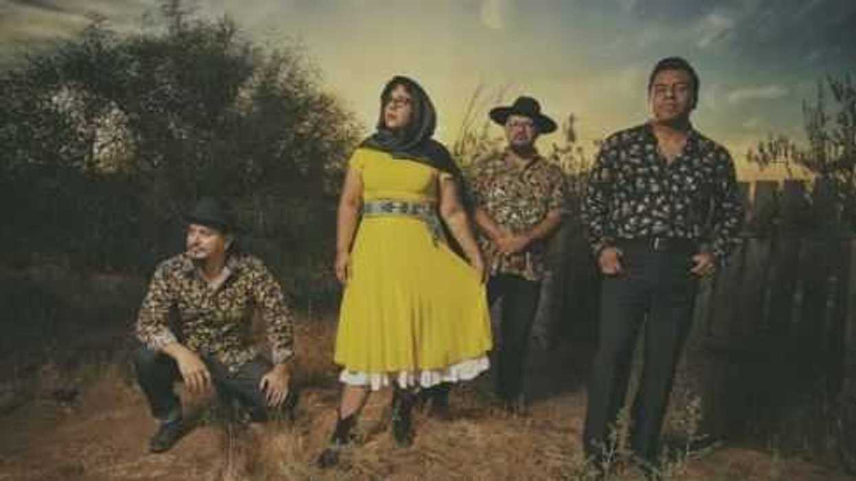 La Santa Cecilia revive el clásico “La Carretera", son jarocho de hace un siglo. Fotos prensa La Santa Cecilia. .
