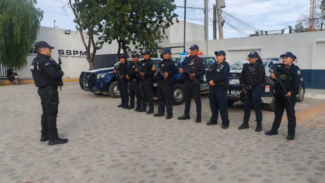 La SecretarĂa de Seguridad PĂşblica Municipal de San Juan del RĂo remitiĂł a 23 personas al Juzgado CĂvico por diversas faltas administrativas, tras recorridos de vigilancia en el municipio.