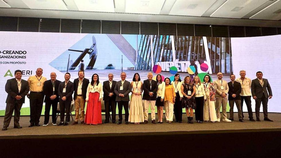 La secretaria del Trabajo de Quer\u00e9taro durante la inauguraci\u00f3n del Congreso de Capital Humano AERI 2026 en el Centro de Congresos.