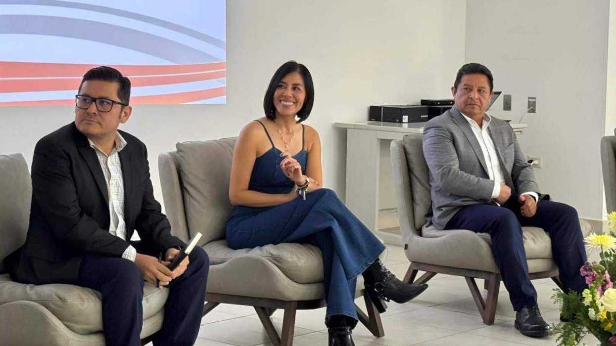 La titular de la Secretaría del Trabajo encabezó la ceremonia de entrega de reconocimientos a 110 personas capacitadas en el programa Becas para la Formación de Talento en Astemo México.