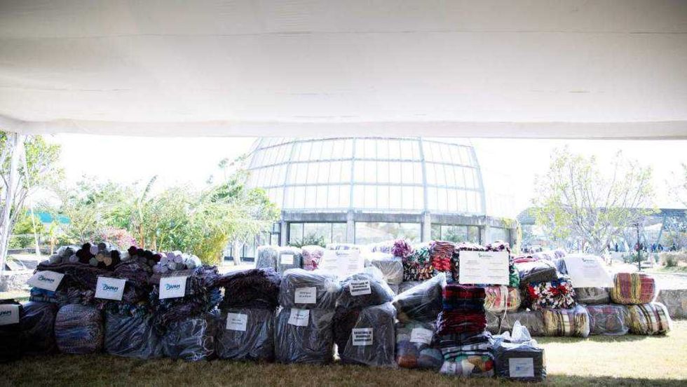 Lanzamiento de campaña Abriga una Familia 2025 en San Juan del Río con autoridades municipales, empresarios y voluntarios.