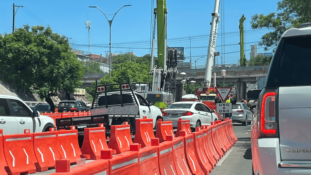 Las obras del Tren México-Querétaro provocan nuevos cierres en Bernardo Quintana. Conoce los cambios viales, rutas alternas y horarios de las restricciones.