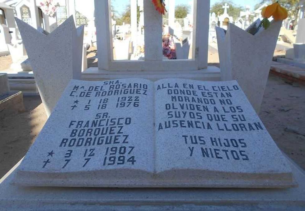 las tumbas dicen mucho los muertos sepulturero 2