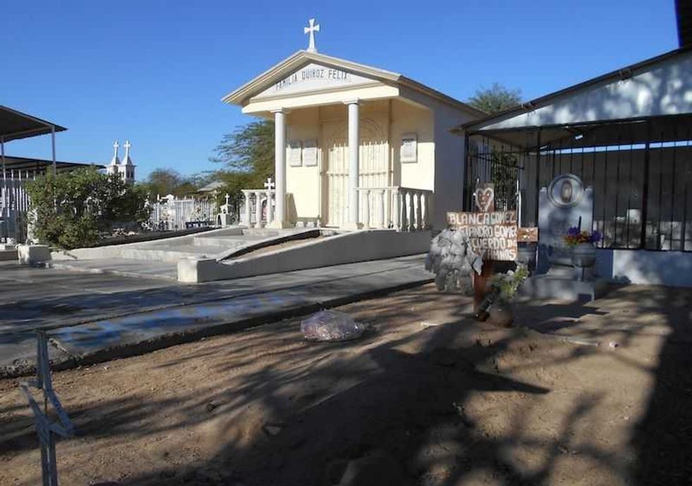 las tumbas dicen mucho los muertos sepulturero 4