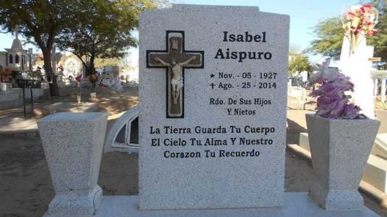 las-tumbas-dicen-mucho-los-muertos-sepulturero