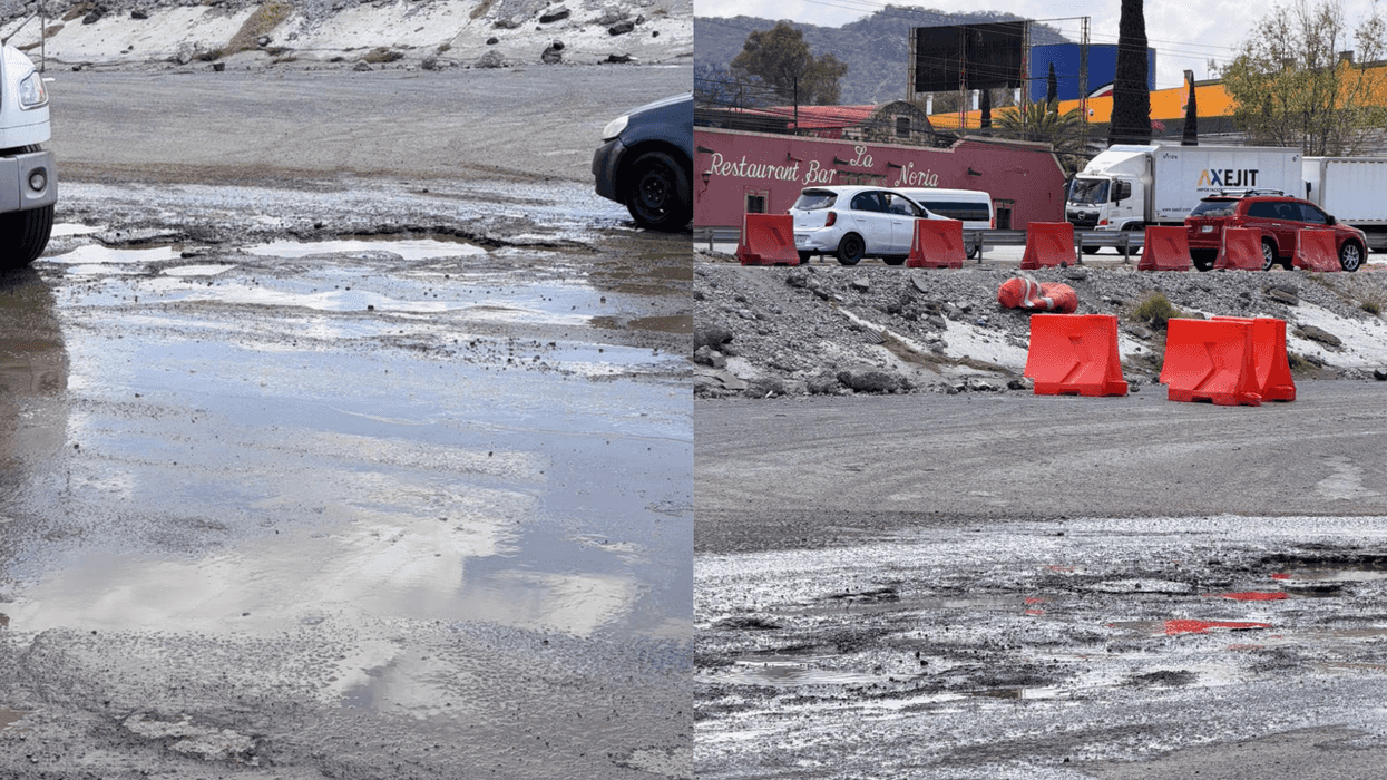 Lateral de la carretera 57 inundada por fuga de aguas negras a la altura del kilómetro 200 en El Marqués Querétaro