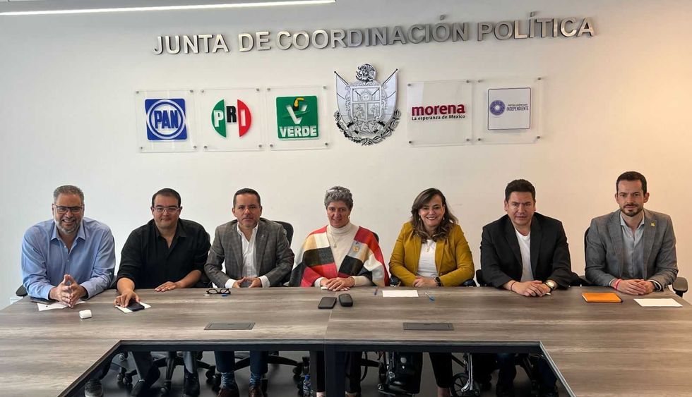 Legisladores de Querétaro y Rectoras de la UAQ discuten presupuesto de egresos 2024.
