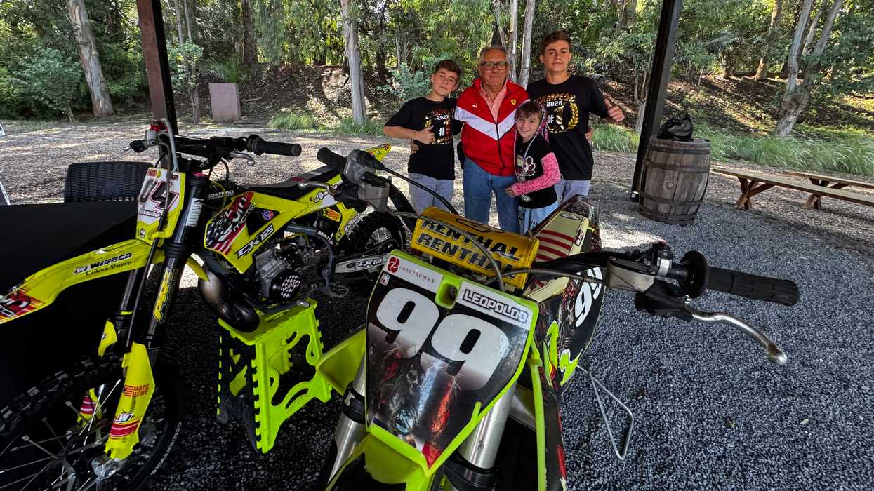 León Sergio "Tuto" González, piloto de motocross de San Juan del Río, durante entrevista sobre su carrera (propuesto)