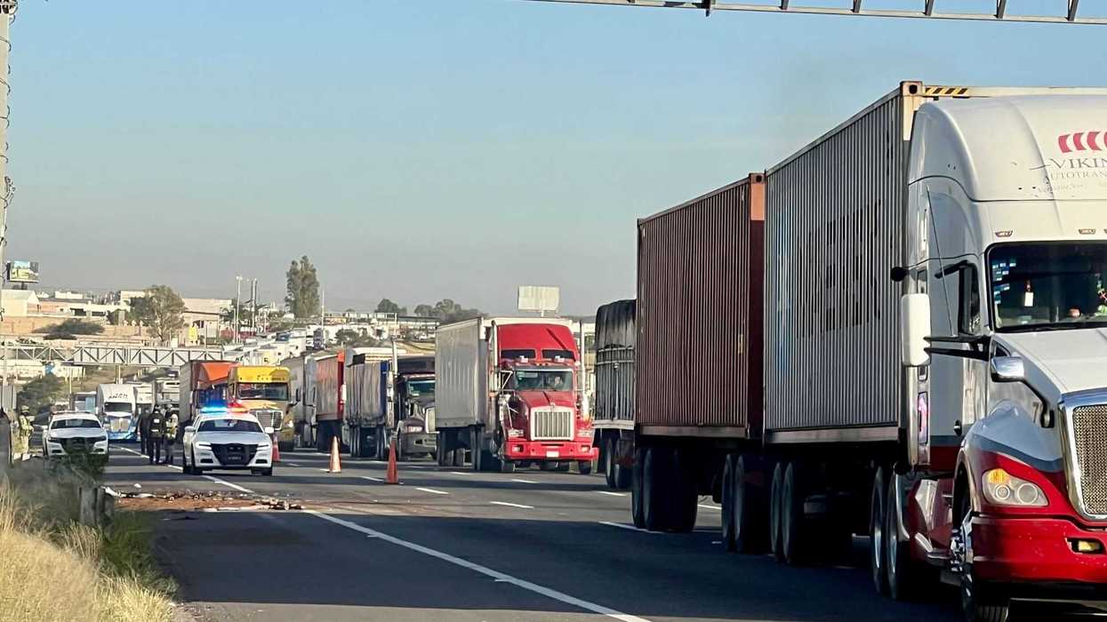 Liberan Autopista México-Querétaro: Tres muertos y un herido grave.