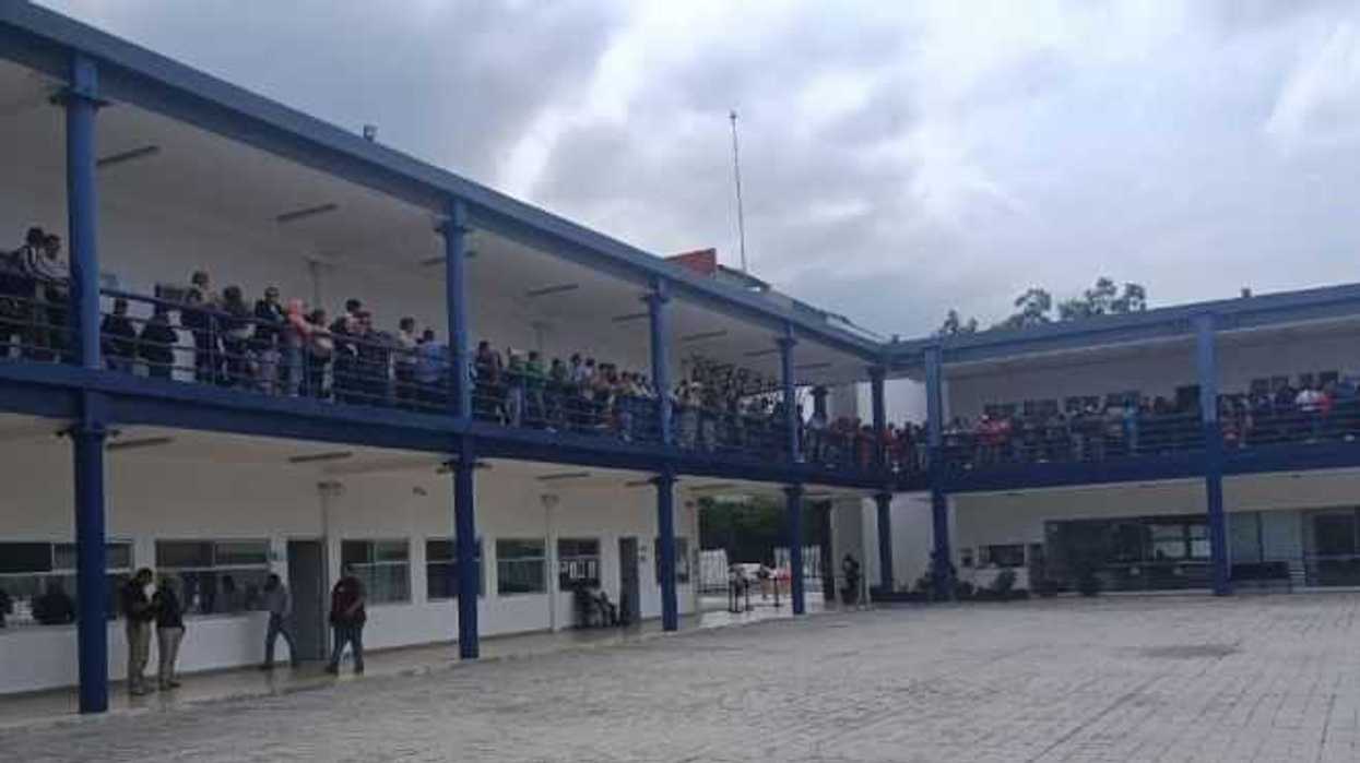 Líder del SUTSMSJR presiona al gobierno utilizando protesta de trabajadores.