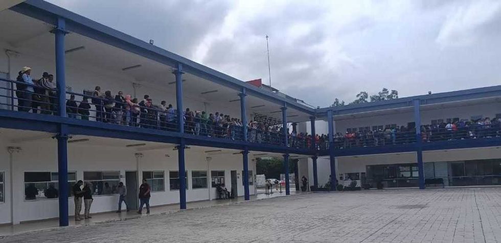 Líder del SUTSMSJR presiona al gobierno utilizando protesta de trabajadores.