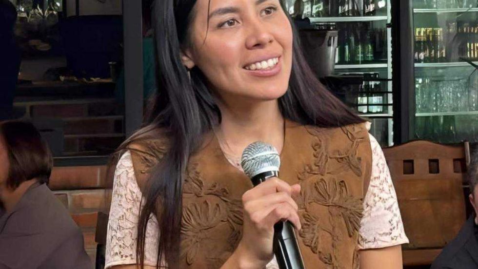 Liliana San Martín Castillo presenta programa de empleo a restauranteros de San Juan del Río.