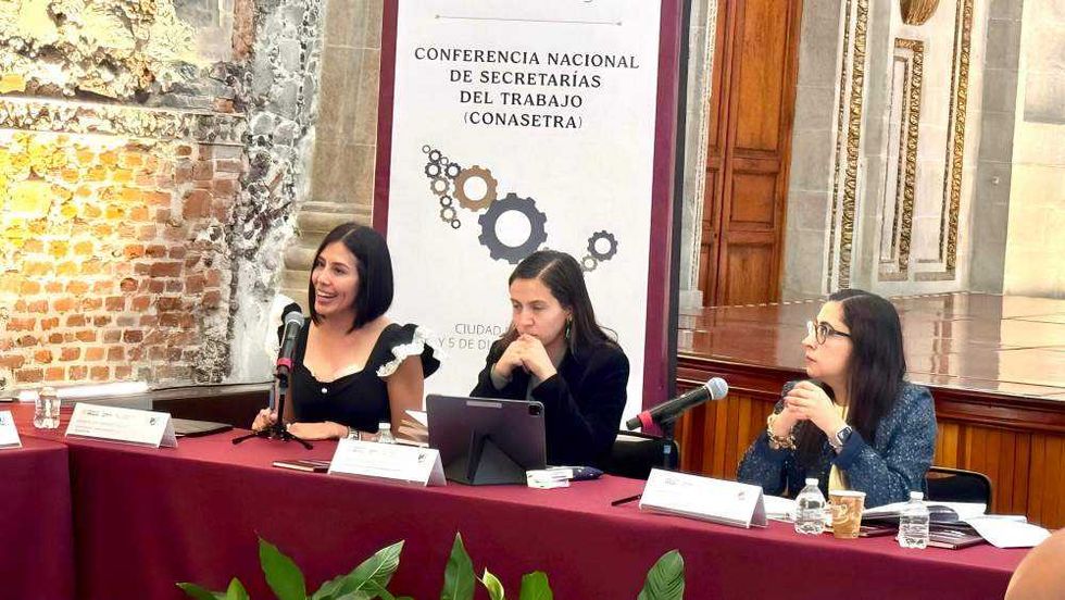 Liliana San Martín Castillo presenta resultados de reducción de rezago laboral en Querétaro durante CONASETRA 2025.